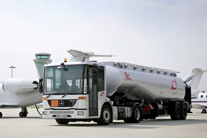 Negyedszázados lett a Mercedes kukásautója 2