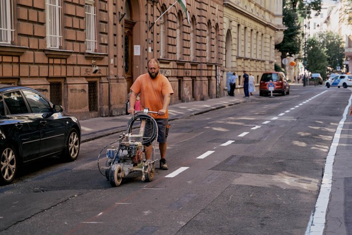 Elkezdődött a parkolóhelyek megszüntetése Budapesten