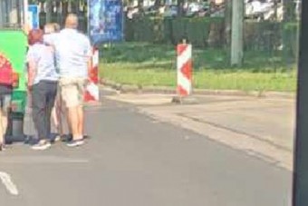 Lerobbant a szegedi troli, az utasok tolták meg