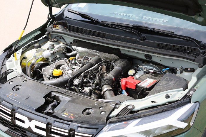 Értelmetlenül drágán tankolunk ebbe a Daciába 11 | Vezess Értelmetlenül drágán tankolunk ebbe a Daciába 11