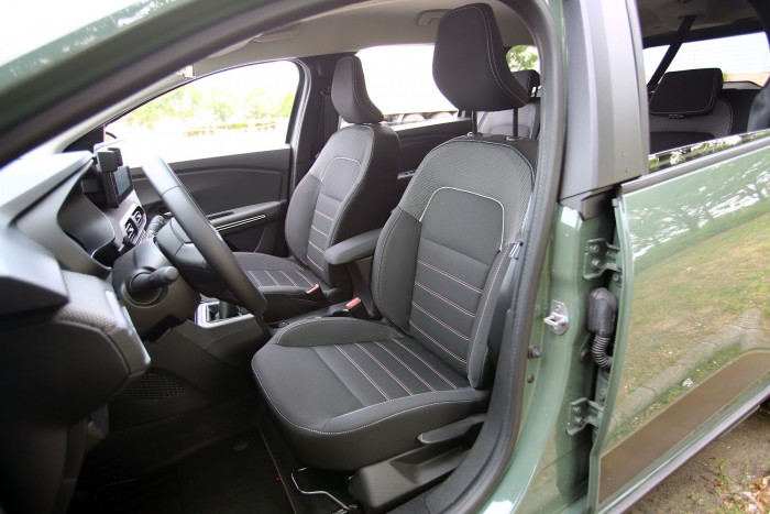 Értelmetlenül drágán tankolunk ebbe a Daciába 15 | Vezess Értelmetlenül drágán tankolunk ebbe a Daciába 15