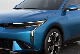 Négyajtós kis testvért kap a Kia Ceed