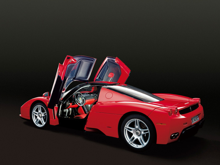 Kemény büntetést kapott a Ferrari Enzo tervezője, mert gyorshajtott egy Ferrari Enzóval 2 | Vezess Kemény büntetést kapott a Ferrari Enzo tervezője, mert gyorshajtott egy Ferrari Enzóval 2