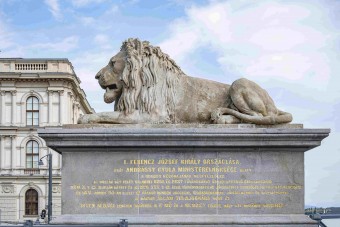 Friss fotókon a megújult Lánchíd