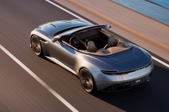 325 km/óra, nyitott tetővel