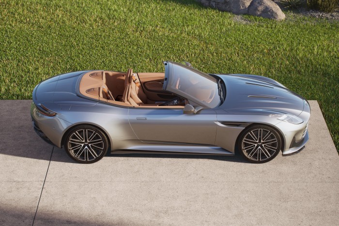 325 km/óra, nyitott tetővel 7