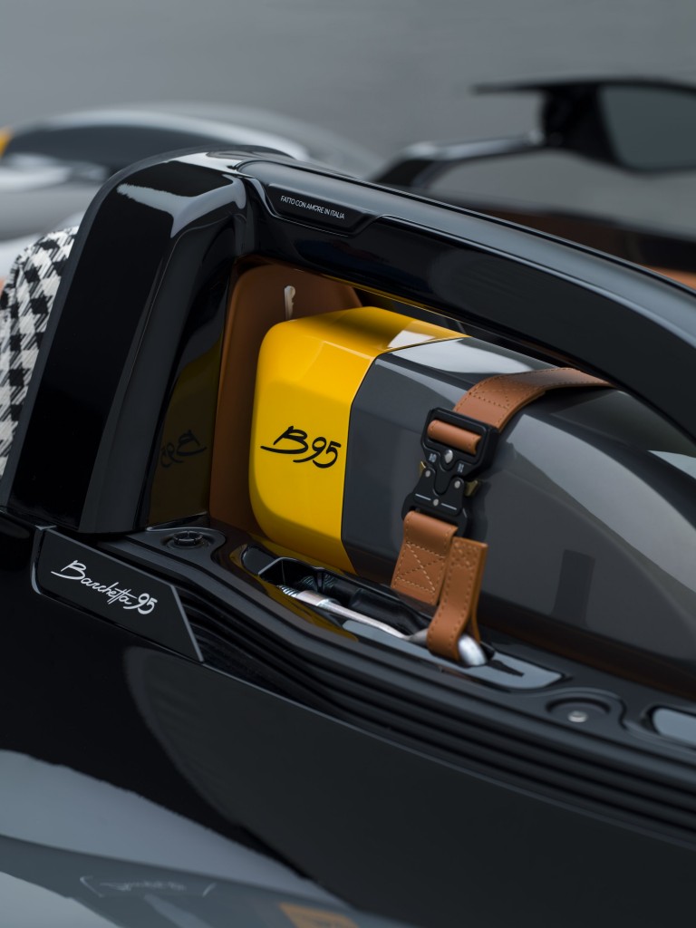 300 km/órás száguldás, szélvédő nélkül 7 | Vezess 300 km/órás száguldás, szélvédő nélkül 7