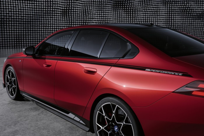 M Performance csomagot kap a BMW nagy villanyautója 8