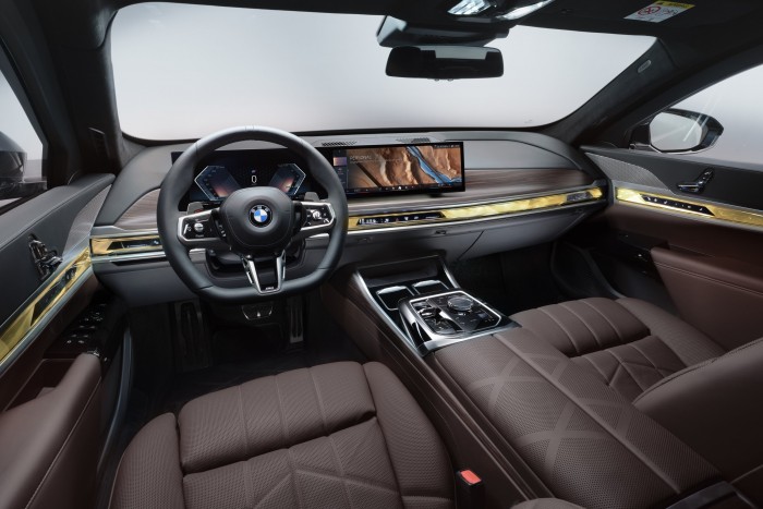 Szia Uram, páncélozott villanyautó érdekel? 9