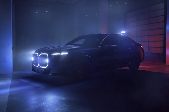 Szia Uram, páncélozott villanyautó érdekel? 11