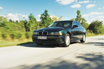 Smaragd a kacatok között ez a hazai BMW