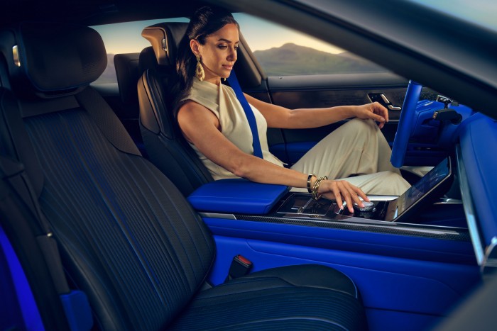 Rolls-Royce-árban mérik ezt a furcsa autót 7