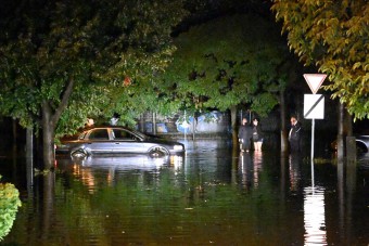 Bajba sodorta a magyar autósokat a szombati vihar