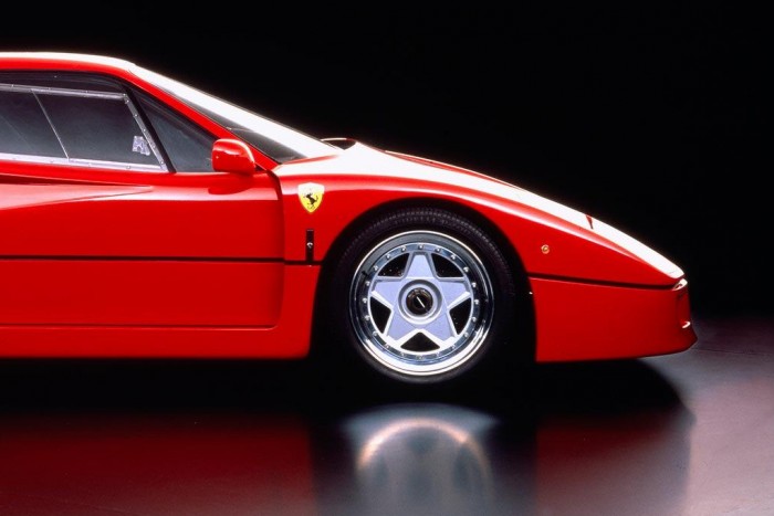 Ez a felvétel mutatja, miért nem merik vezetni a Ferrari F40-est közúton a tulajdonosok
