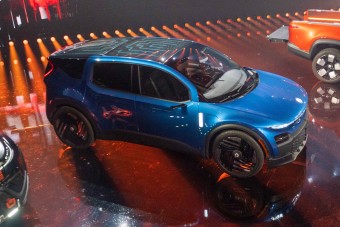 Ötüléses elektromos kabrió érkezik