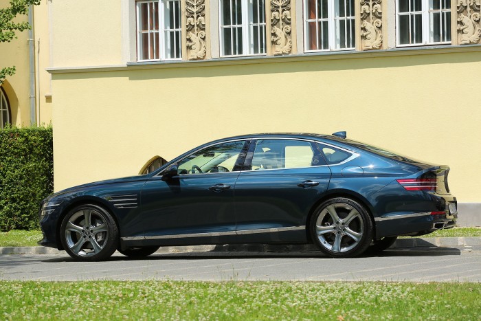 Új luxusautók terjednek Magyarországon 6