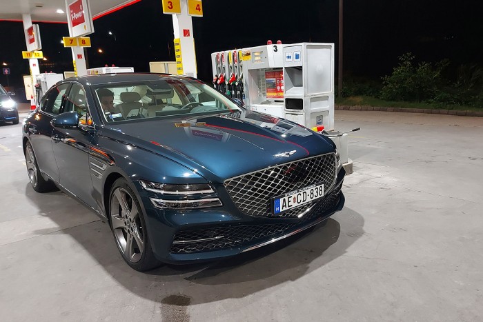 Új luxusautók terjednek Magyarországon 22