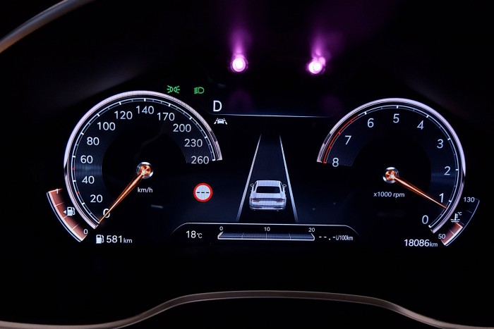 Új luxusautók terjednek Magyarországon 14