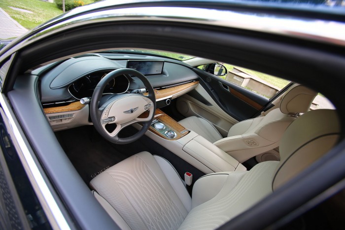 Új luxusautók terjednek Magyarországon 23