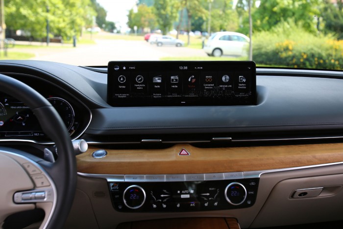 Új luxusautók terjednek Magyarországon 8