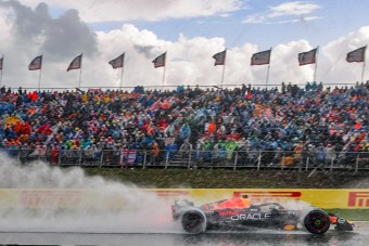 F1: Verstappen táncol a vízen, korszakos zseni