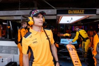 F1: Egyik pilótáját elengedte, a másikat pereli a McLaren 1