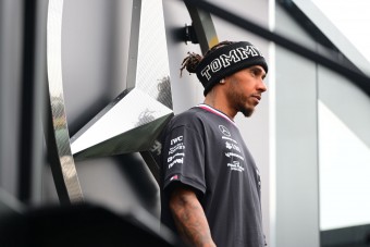 Hamilton: Mindig hiányzik valami az aláíráshoz