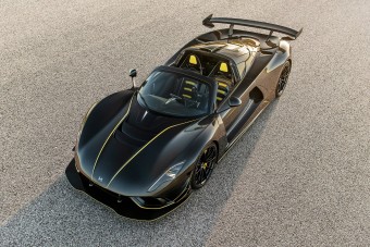 1800 lóerős kabrió, versenypályára