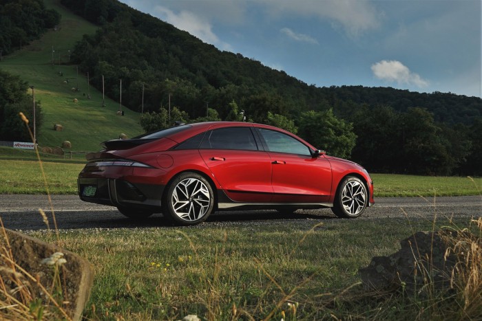 Ilyen, amikor egy villanyautó elég tökös 6