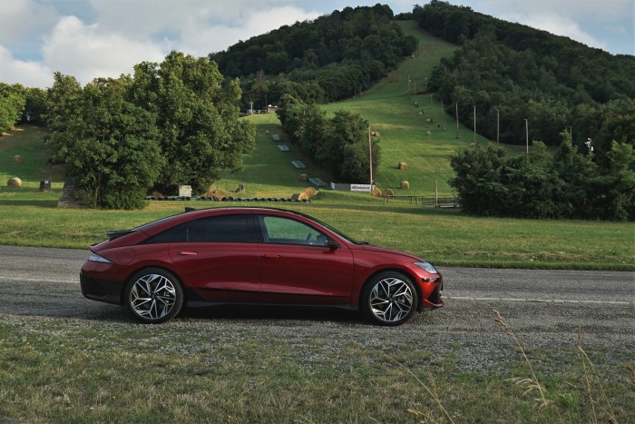 Ilyen, amikor egy villanyautó elég tökös 17