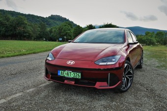 Ilyen, amikor egy villanyautó elég tökös