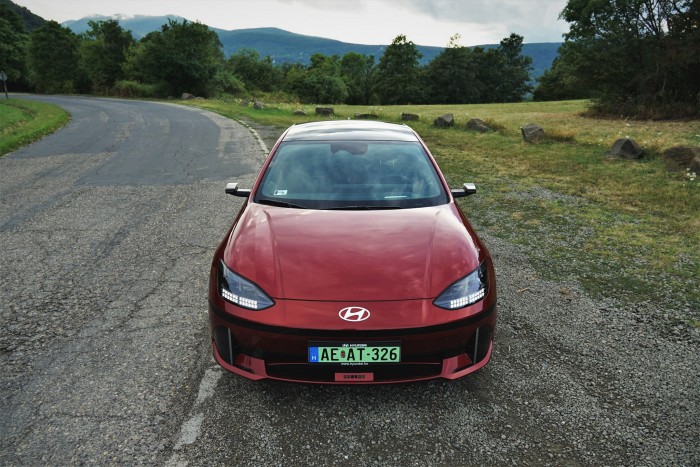 Ilyen, amikor egy villanyautó elég tökös 15