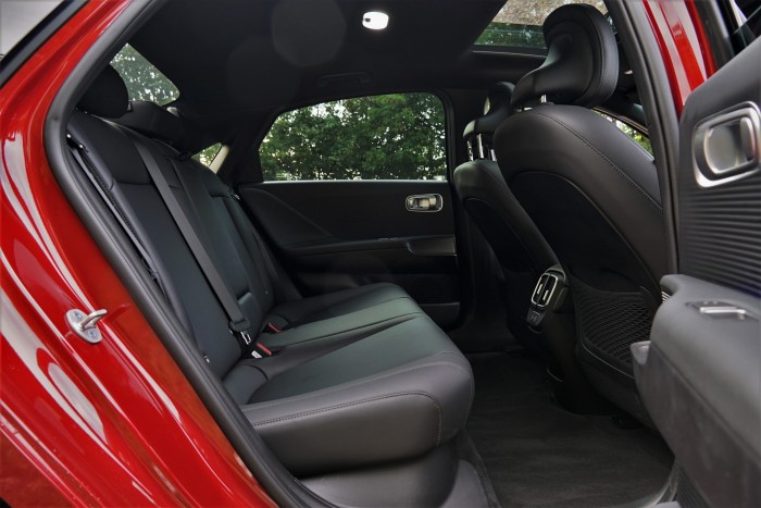 Ilyen, amikor egy villanyautó elég tökös 11