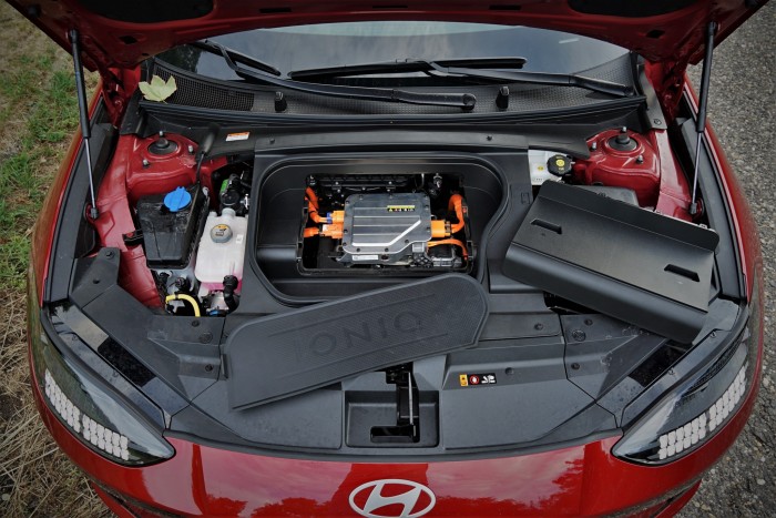 Ilyen, amikor egy villanyautó elég tökös 13