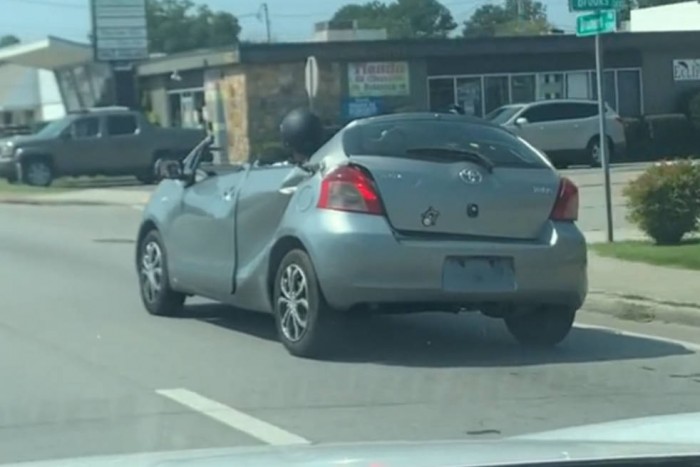 A fél autó hiányzott, mégis lazán haladt a toyotás