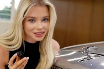 Sokan röhögnek a suttogó hölggyel megbolondított luxusautós videón