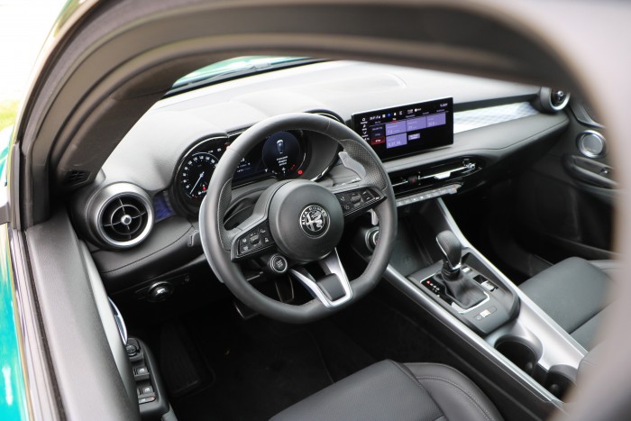 Az átlagos autóvásárlók fejét tekerné el az új Alfa Romeo 12