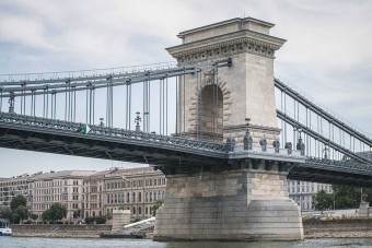 Napokra lezárják a pesti rakpartot és a Lánchidat
