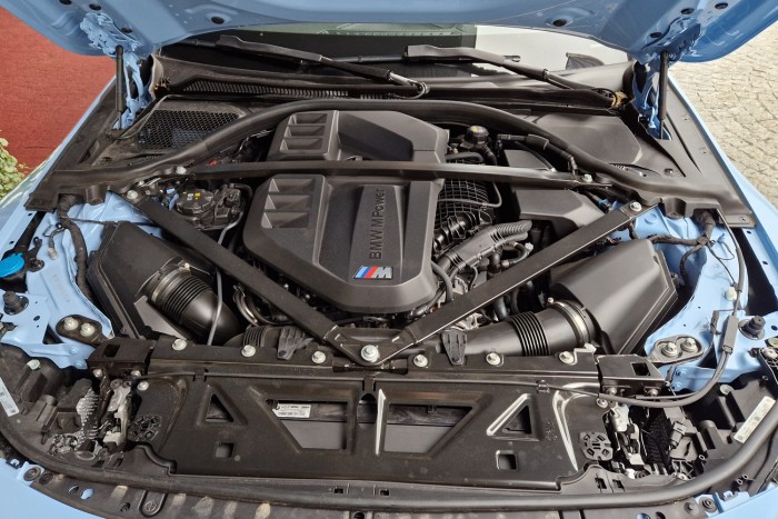 BMW, amiben feláras a kézi váltó – Itt az M2 12