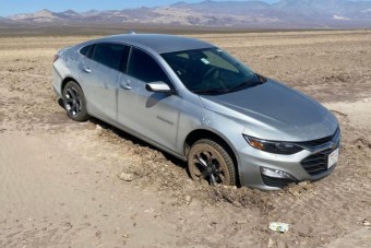 A halál völgyén át akartak rövidíteni, majdnem meghaltak