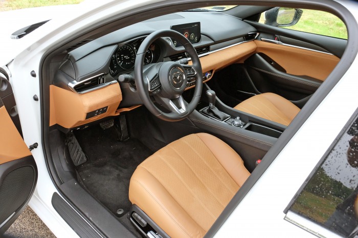 Modern autó, a régi szép idők minden erényével 10