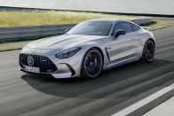 Nagyot nőtt, mégsem változott a legvadabb Mercedes 55