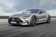 Nagyot nőtt, mégsem változott a legvadabb Mercedes 56