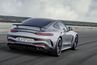 +2 utas, +2 hajtott kerék a vadonatúj AMG GT-ben