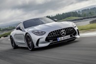 Nagyot nőtt, mégsem változott a legvadabb Mercedes 60