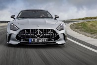 Nagyot nőtt, mégsem változott a legvadabb Mercedes 61