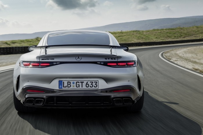 Nagyot nőtt, mégsem változott a legvadabb Mercedes 6