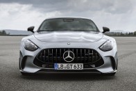 Nagyot nőtt, mégsem változott a legvadabb Mercedes 69