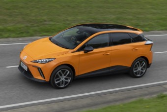 Újabb villanyautó megy 500 km felett egy töltéssel