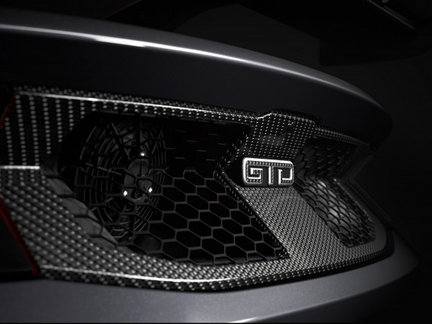 Ez a Ford Porschékkal vetekszik, Ferrarit reggelizik 8